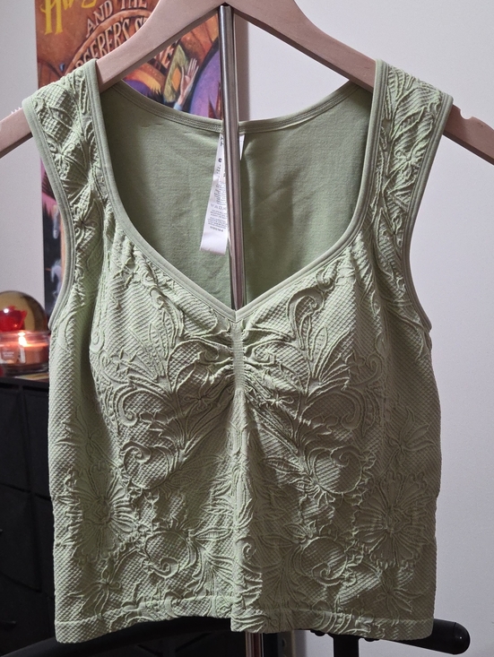 Tops - Halara Floral Crop Shirt (Brand new w/o Tag)